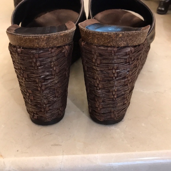 Donald Pliiner wedge Sandles - Picture 2 of 3